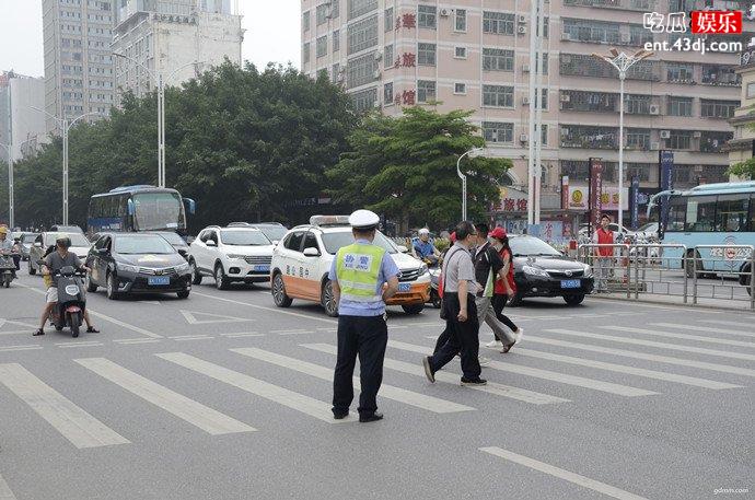 交警