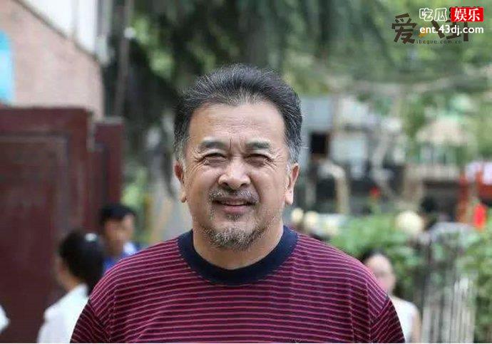 黄宏因为收受贿赂入狱