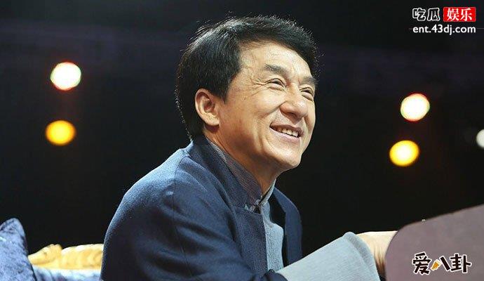 成龙拍戏致右耳失聪