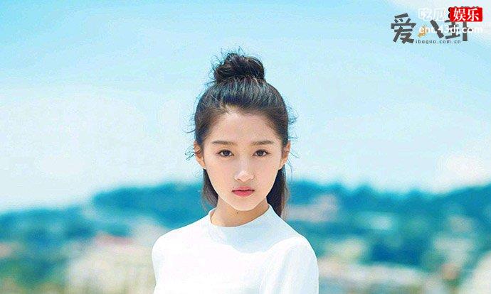 鹿晗女友关晓彤