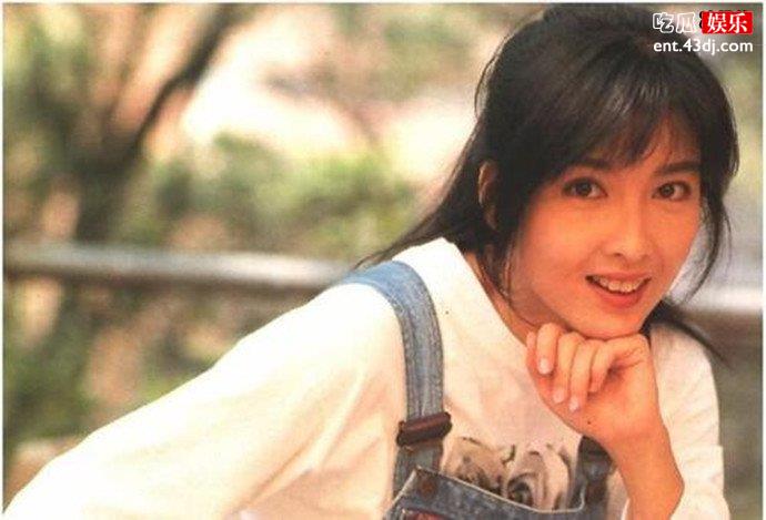 香港娱乐圈公认的清纯女神周慧敏