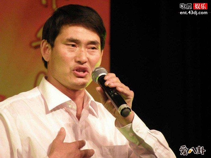 朱之文大衣哥被踹门