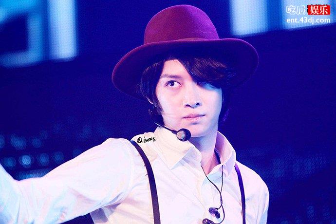 网曝金希澈平井桃恋情