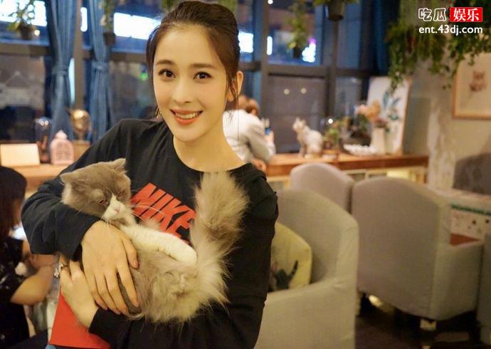 赵韩樱子走光，网友直呼原来女明星也会有出丑的时候