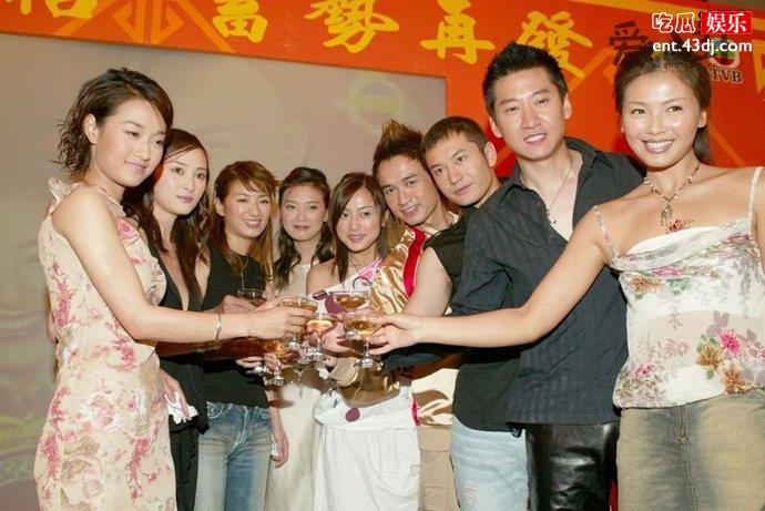 还珠3紫薇小燕子合照回忆杀