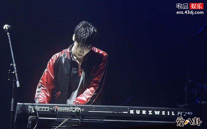 李承协深夜直播打电话保护粉丝