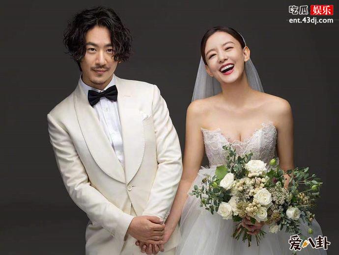 周奇奇和江奇霖婚纱照
