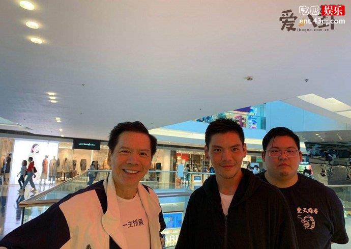 向佐和向佑是双胞胎吗