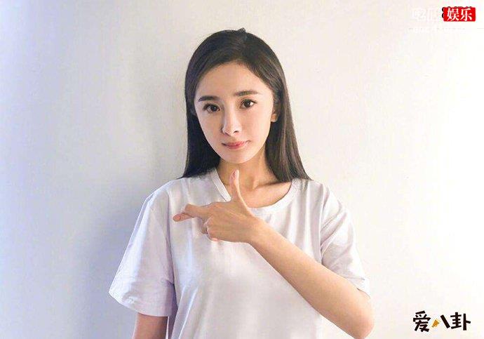杨幂自从进入嘉行之后争议不断