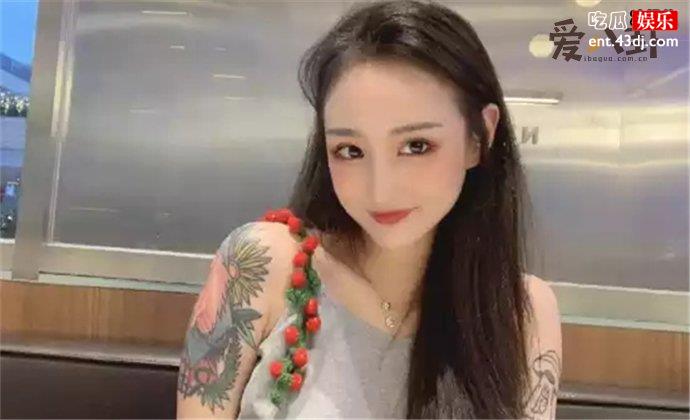 简自豪的女友奥咪咪