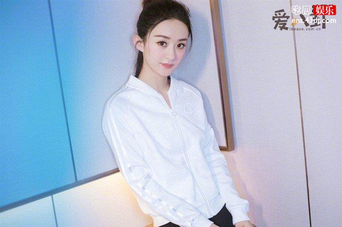 赵丽颖一直有扒拉菜的习惯