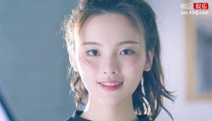 杨超越个人照