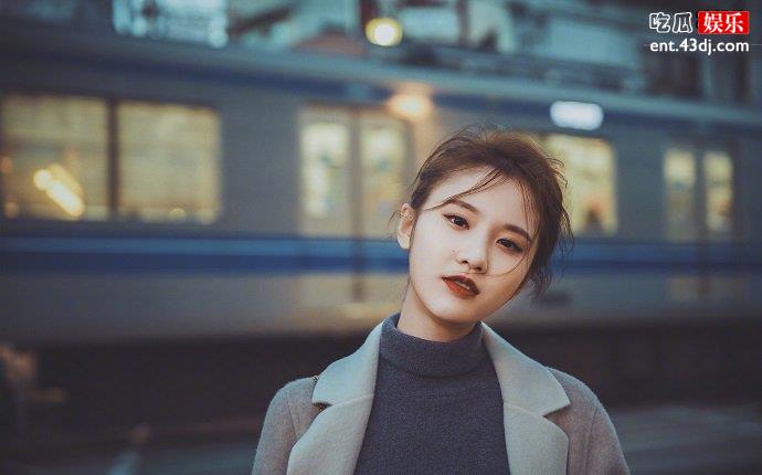 张慧雯帅气写真