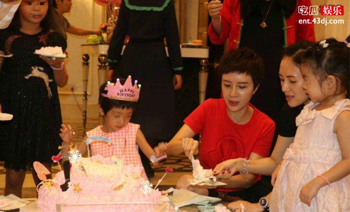 金巧巧为女儿小西瓜庆生