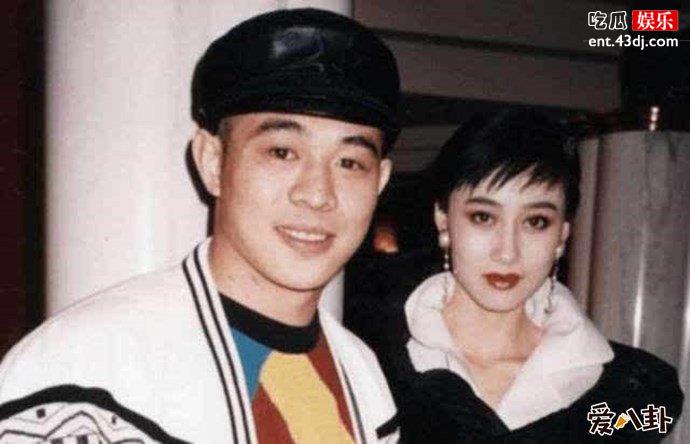 李连杰利智合影