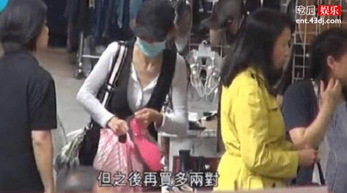 逛街中的张曼玉