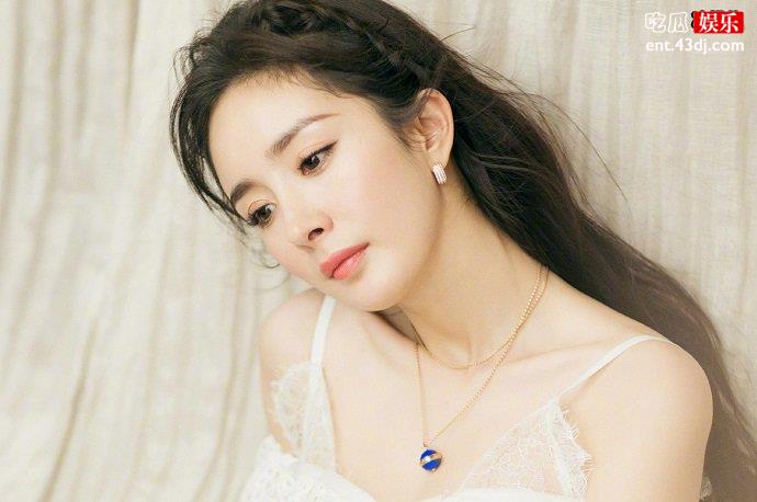 杨幂清纯照，32岁的杨幂还是能够看到少女的影子