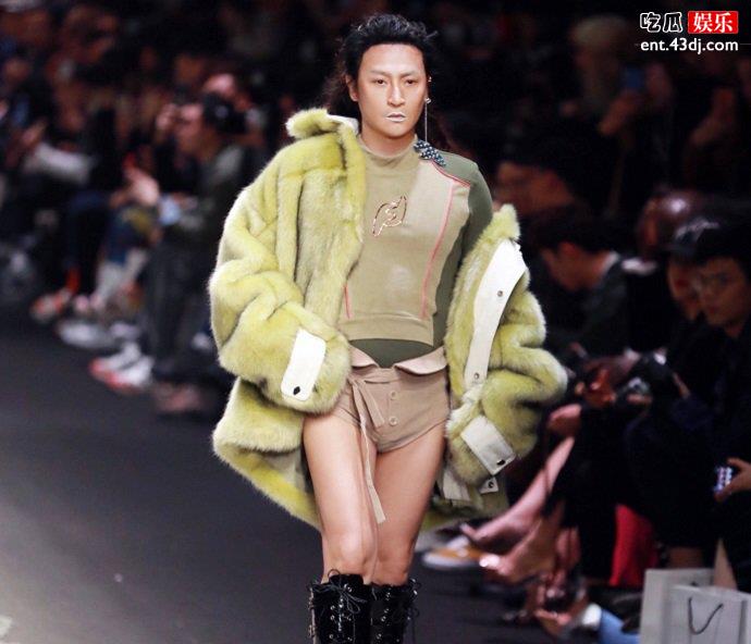 陈志朋雷人造型