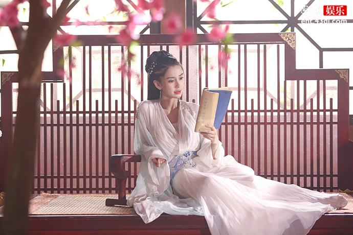 杨颖是凭什么手段一步步走上教主夫人之位的？