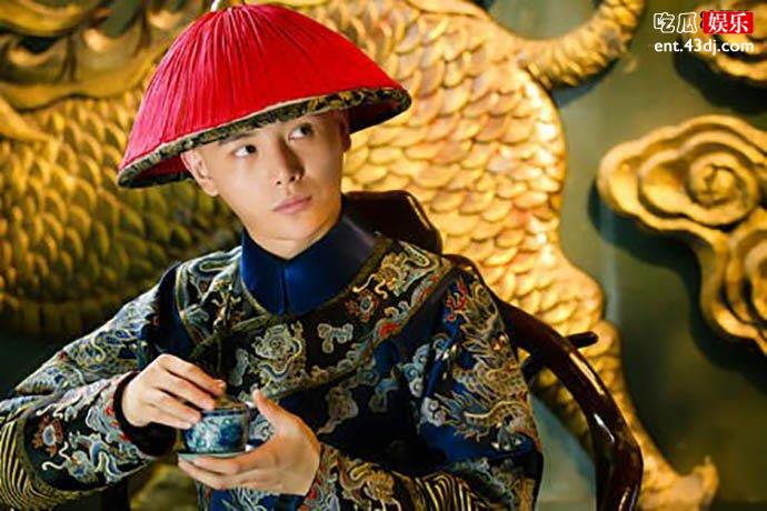 孙坚饰演的李公公