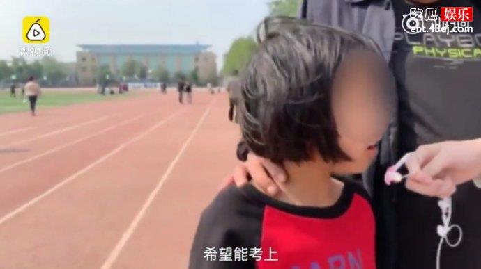采访发烧女童视频截图