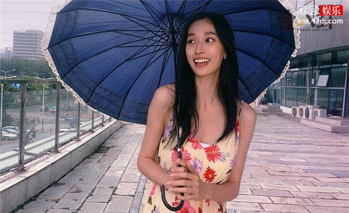 张馨比照片