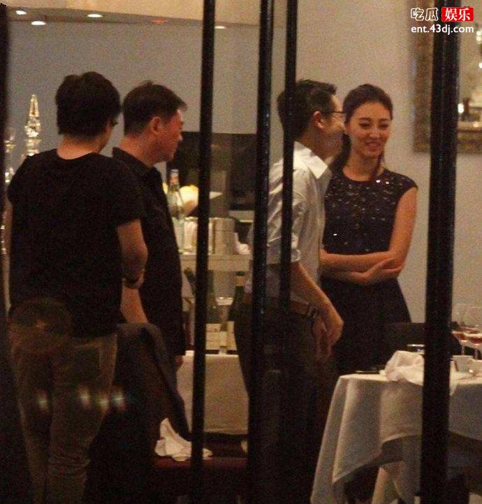 吴志成和何艳娟一起吃饭