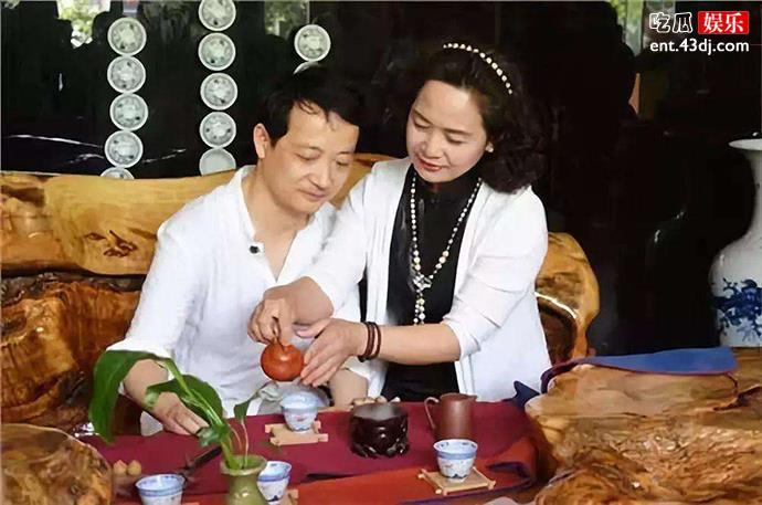 崔万志和妻子李丽梅