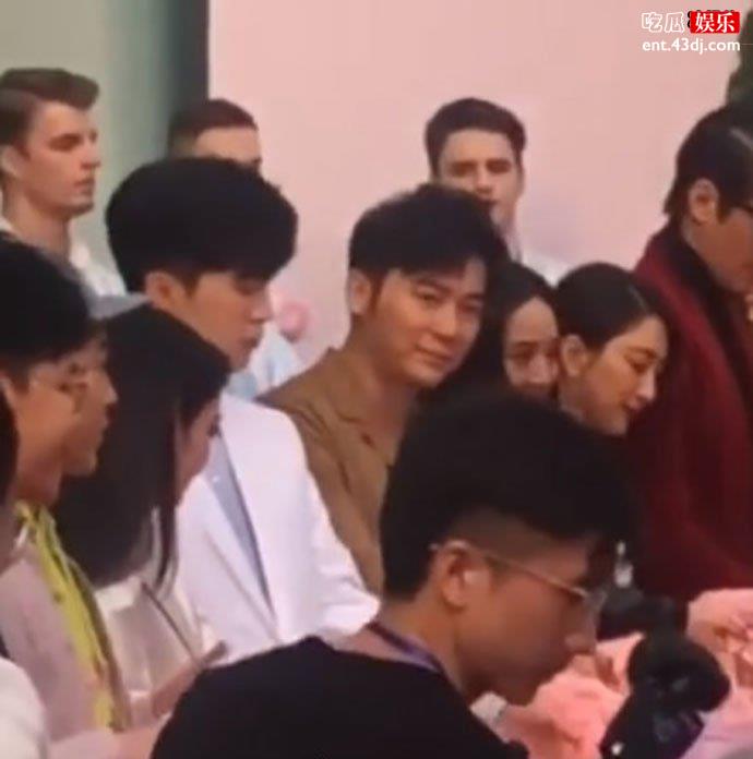 李晨到场剪彩