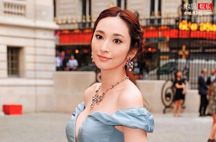吴佩慈怀四胎