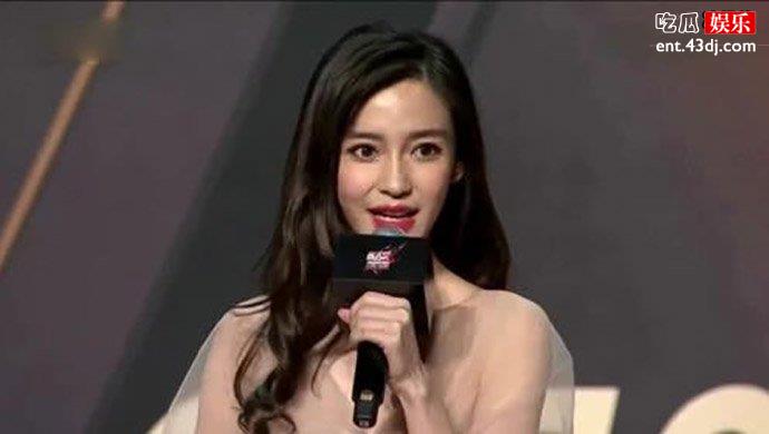 Baby被保安搂腰的原因