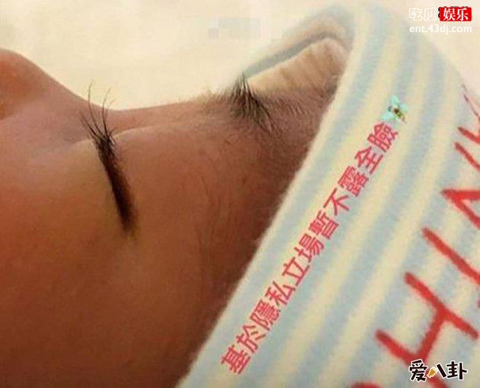 张震岳儿子侧脸曝光