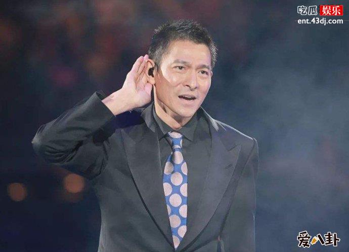 粉丝向刘德华求婚