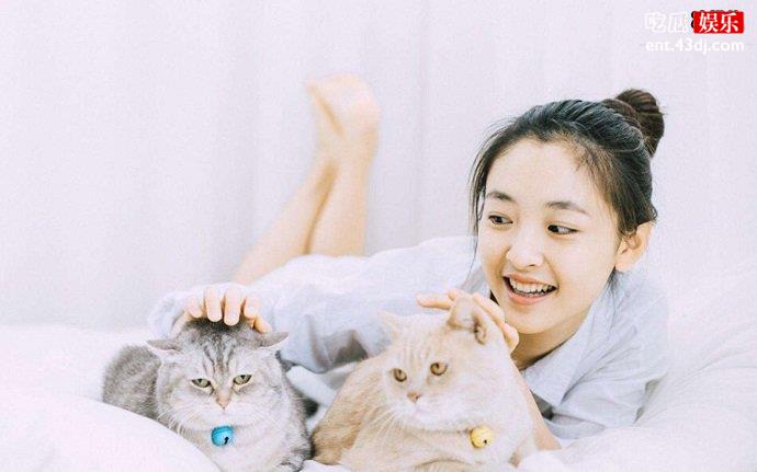 吴倩亦能驾驭这样可爱青春的风格
