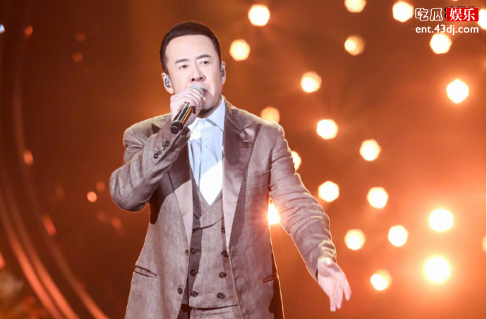 杨坤在《我是歌手》唱歌瞬间