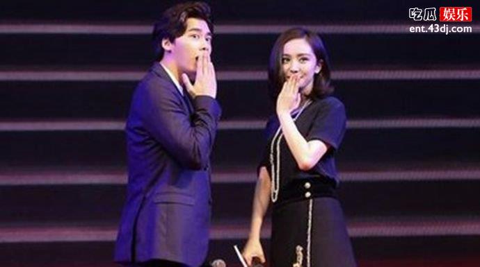 杨幂和李易峰活动照