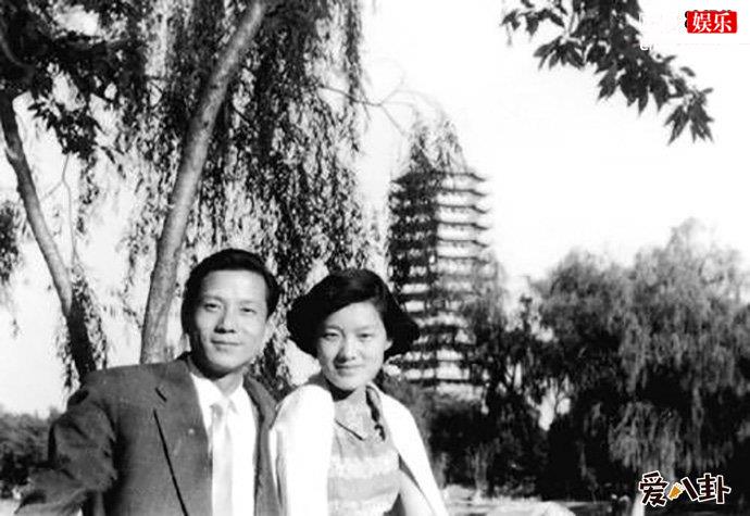 洪晃亲生父母离婚的原因