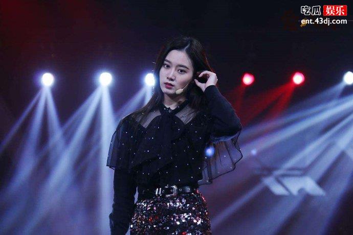黄子韬徐艺洋暧昧互动引发网友围观