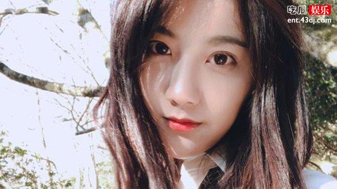 李艺彤个人照