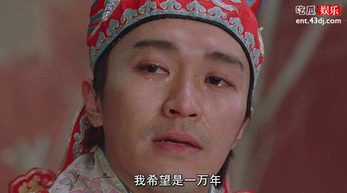 大妈神助攻劝下跳楼小伙