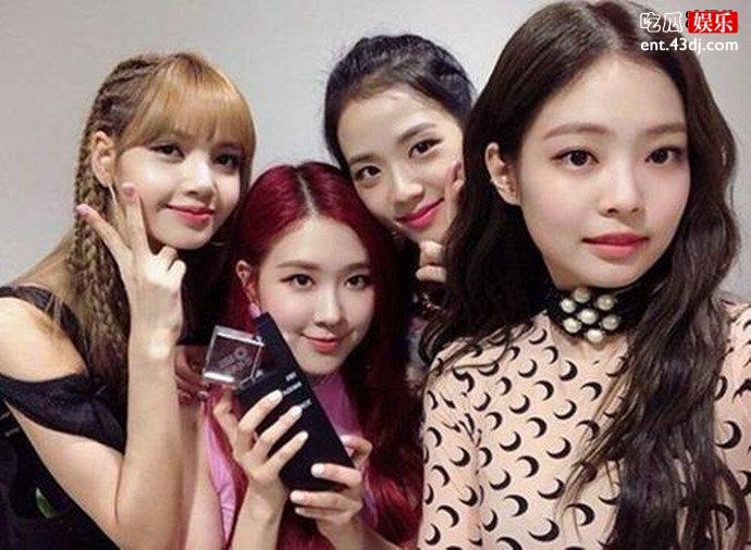 今年最火热的组合BLACKPINK