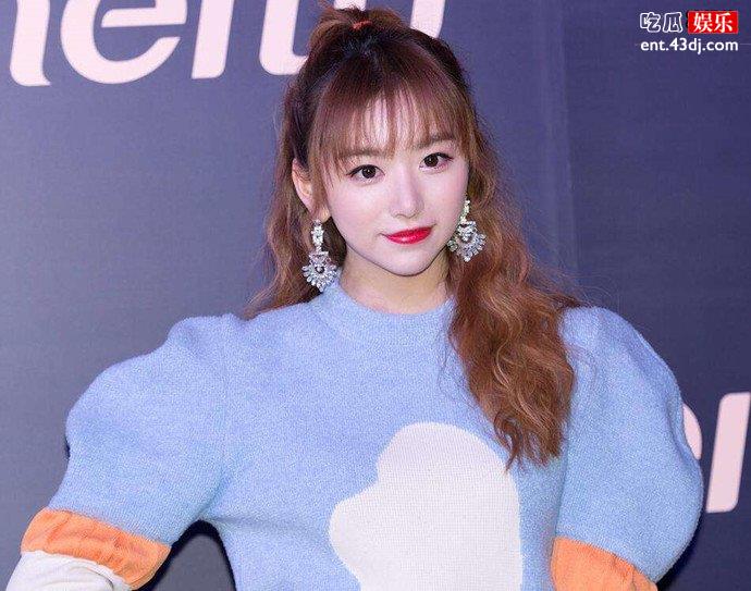 孔雪儿“脚踏两只船”
