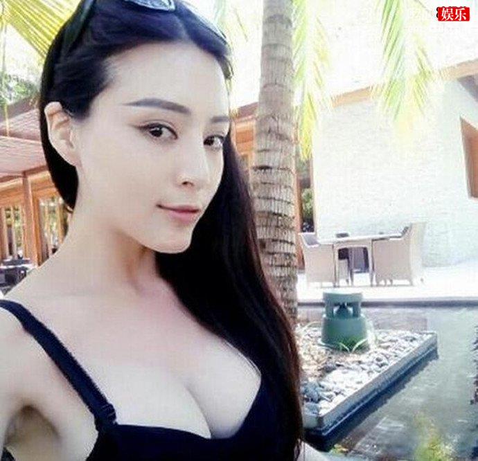 伍娇照片
