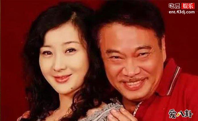 吴孟达老婆侯珊燕照片