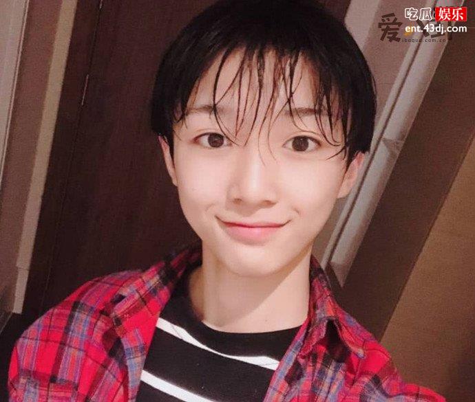 王嘉飞是男的