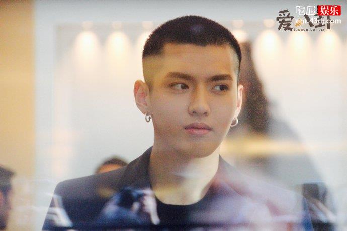 鹅厂给吴亦凡买热搜