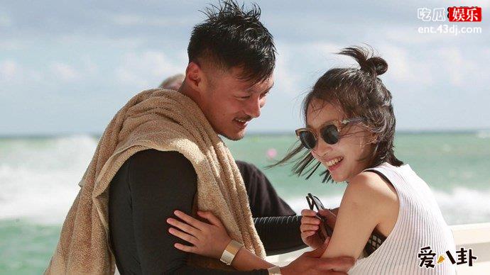 余文乐与老婆亲密照