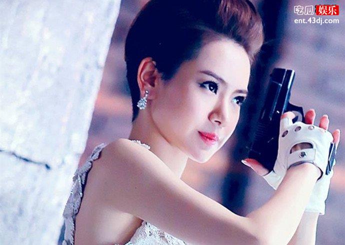 戚薇男人装，宽衣解带性感身材