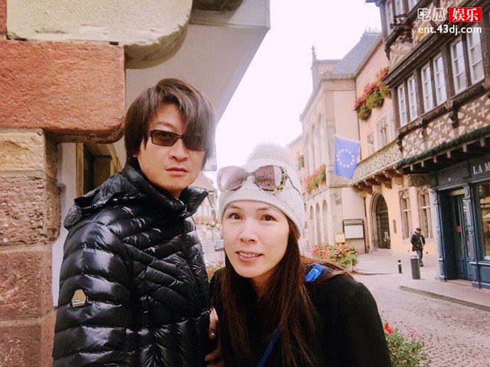 游鸿明和老婆黄玉秀
