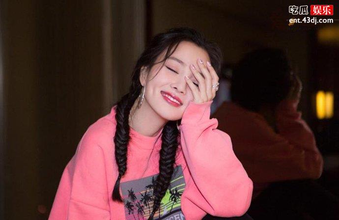 李小璐撞脸助理李桃